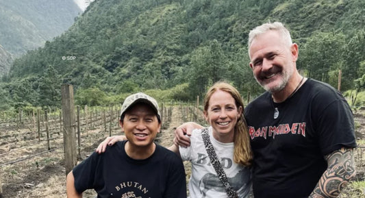 F.V. : "«Nous voilà partis pour l’Himalaya !» : l’histoire improbable de Ann et Michael, le couple qui a lancé la viticulture au Bhoutan"