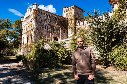 D. : " Ex-NBA star Tony Parker buys Château Saint Laurent near Avignon "